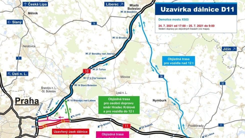 Dálnice D11 u Prahy zůstává zavřená, nepodařilo se odklidit trosky mostu